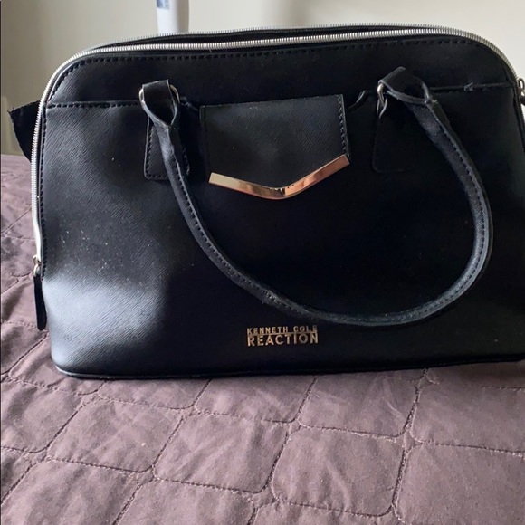 Kenneth Cole reaction - Picture 1 of 3